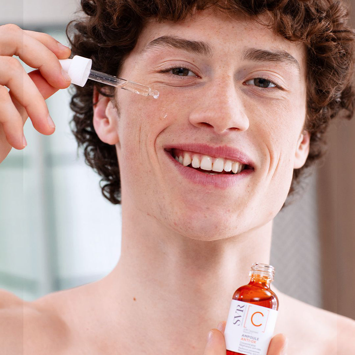 1.3 a b3 c ampoule anti ox 1010416 svr serum a la vitamine c pour une peau eclatante (1)